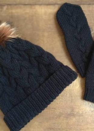 Набор зимовий шапка рукавиці ручна робота помпон чорний1 фото