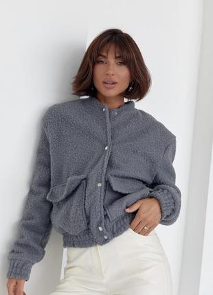 Жіноча куртка з букле на кнопках