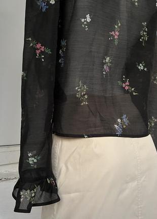 Легкая изысканная женственная рубашка черная h&amp;m в цветашках с рюшами из сетки полупрозрачная ( zara, cos, oska, marithe francois girbaud )7 фото