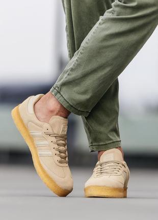 Чоловічі замшеві кеди  adidas samba x ronnie fieg x clarks. колір бежевий.3 фото