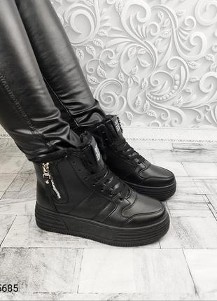 Зимові жіночі чорні кросівки