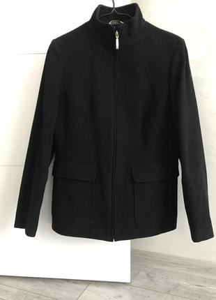 Стильная куртка жакет с актуальными карманами