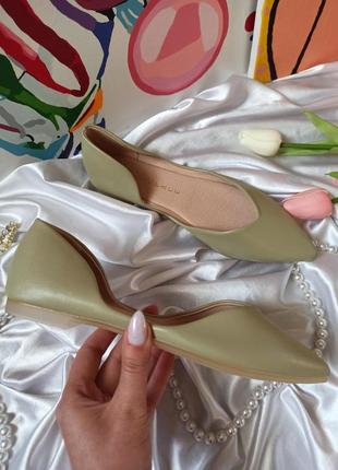 Легкие удобные открытые туфли балетки оливкового цвета из эко кожи с длинным носиком7 фото