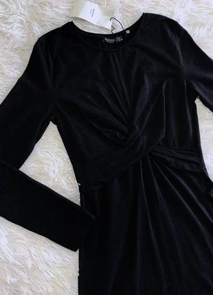 Чёрное стильное тёплое платье bershka с переплётом1 фото