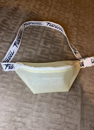 Сумка adidas на пояс fiorucci waist bag white fl9635