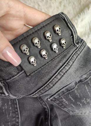 Стильні джинси з черепами