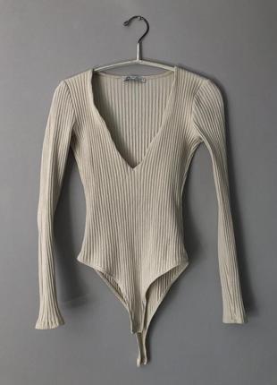 Идеальный базовый боди zara лонгслив в рубчик с глубоким декольте вырезом