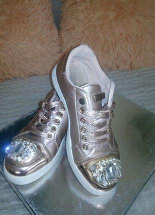 Кросівки в каменях 37 розмір