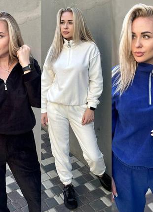 Женский белый трендовый спортивный костюм 2023