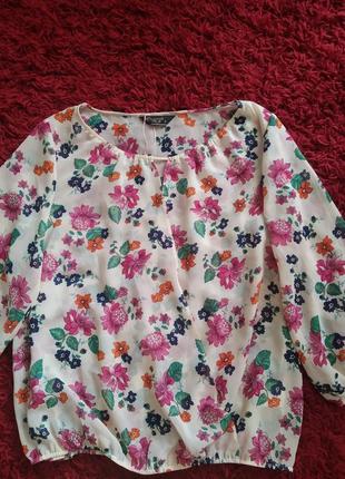 Блуза с цветочным принтом.2 фото