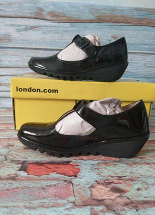 Туфли школьные для девочки fly london