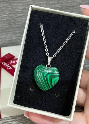 Натуральный камень малахит кулон в форме сердечка на цепочке - оригинальный подарок девушке3 фото