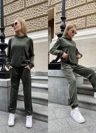 Трендовые велюровые спортивные костюмы6 фото