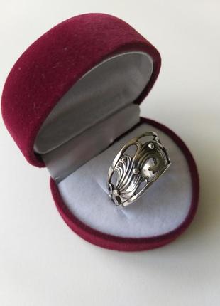 Серебряное кольцо. 925 проба с трезубцем. срiбло. размер 19,5-20. цветочный узор. массивное.