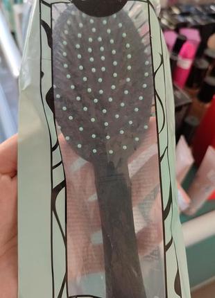 Массанная щетка для волос