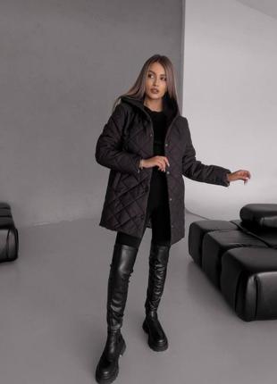 Куртка жіноча стьобана з капюшоном