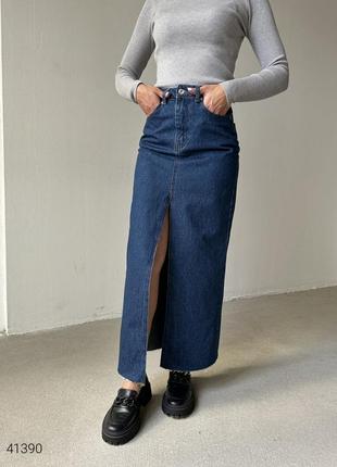 Трендовая длинная джинсовая юбка с разрезом спереди