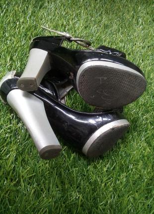 Босоножки с широкис каблуком натуральная кожа лакированные черные с серебром ремешком6 фото