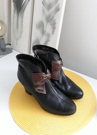 Чобітки з натуральної шкіри 41р.нові.