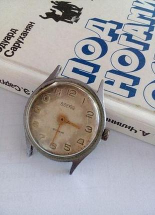 Часы "восток", 18 камней, ссср, винтаж механические противоударные