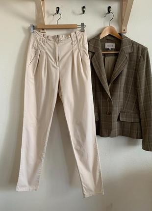 Бежевые брюки