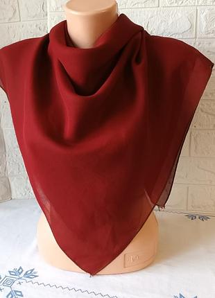 Хустка темно-червоного кольору