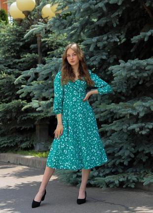 Зеленое цветочное платье