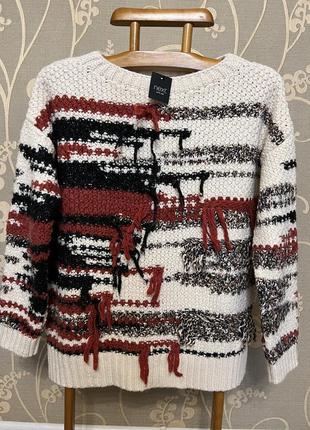 Очень красивый и стильный брендовый свитер-оверсайз.6 фото