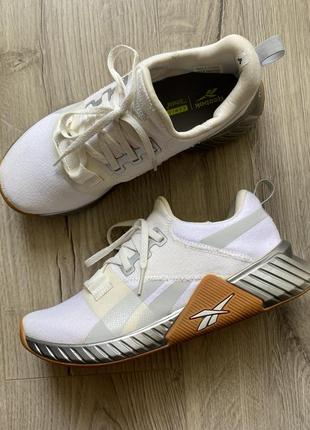 Reebok женские кроссовки 38-38,5