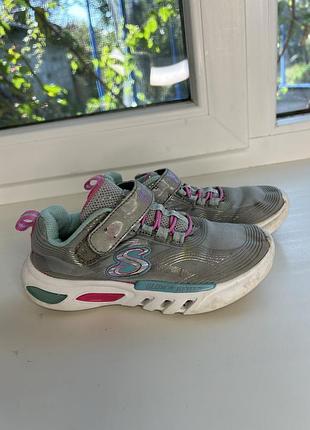 Кросівки skechers. кросівки для дівчинки. осінні кросівки.