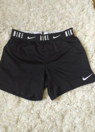Спортивные шорты nike
