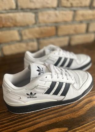 Женские кроссовки adidas