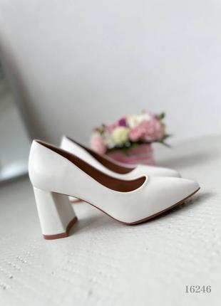 Женские белые туфли на каблуке, белый, экокожа