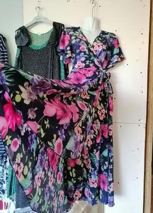 Красива шикарна легка літня сукня з тканини суперсофт трішки тягнеться квітковий принт на запах тягн4 фото