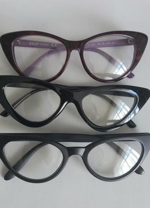 Имиджевые очки в ретро стиле "cat eye"