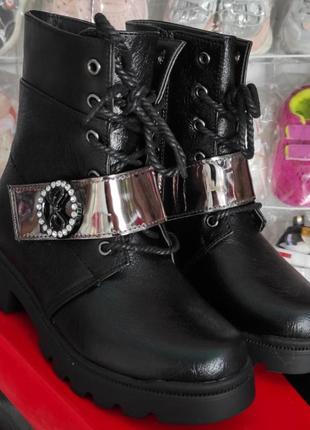 Черные модные зимние ботинки для девочки на каблуке