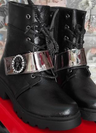 Зимові черевики для дівчинки на підборах чорні4 фото