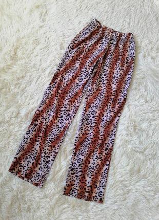 Літні легкі довгі штани палаццо крепишинової тканини звіриний хижий принт лео леопард6 фото