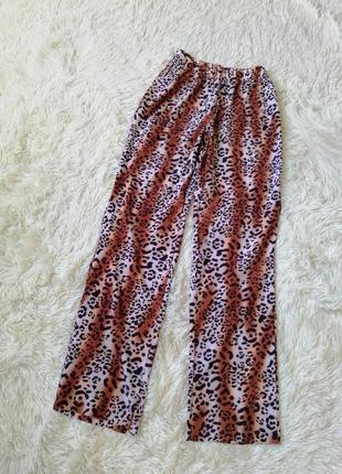 Літні легкі довгі штани палаццо крепишинової тканини звіриний хижий принт лео леопард