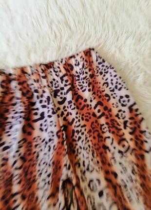 Літні легкі довгі штани палаццо крепишинової тканини звіриний хижий принт лео леопард9 фото