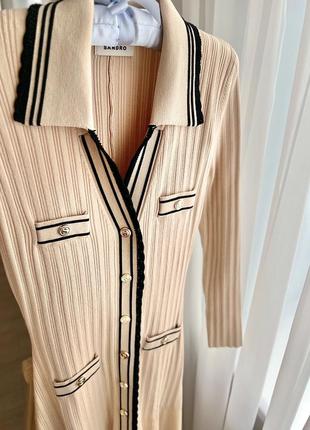 Бежева світла персикова трикотажна довга сукня клеш з довгим рукавом sandro