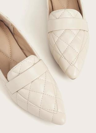 Гарні туфлі беж низький хід  38