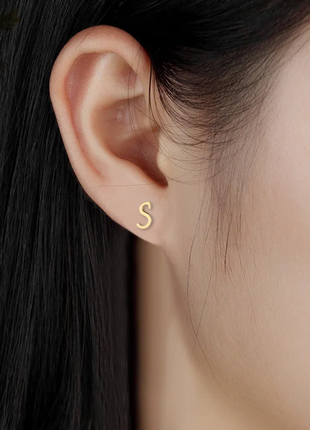 Серьги- буквы, пусет сталь, позолота.