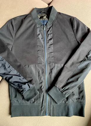 Чоловічий бомбер zara