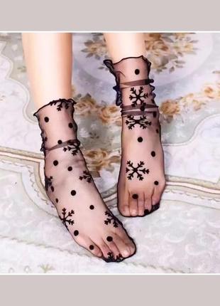 Стильные фатиновые носки