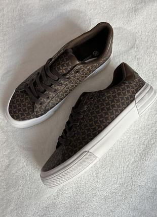 Кеди  німеччина (устілка 24,5)