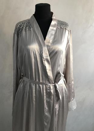Новый атласный халат серебряного цвета2 фото