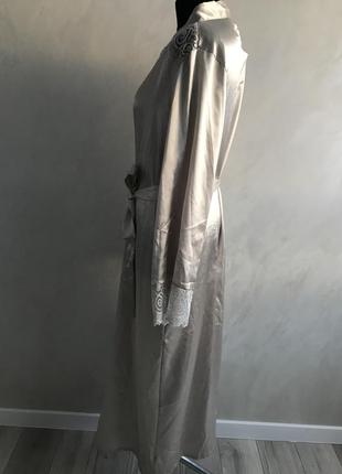 Новый атласный халат серебряного цвета3 фото