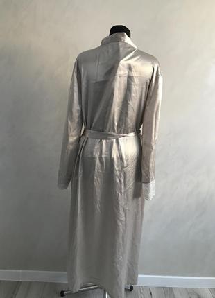 Новый атласный халат серебряного цвета5 фото