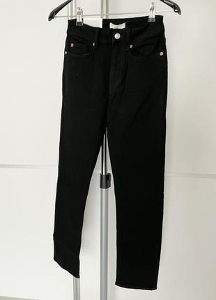 Узкие джинсы с высокими лодыжками h&m slim high ankle jeans черные базовые женские джинсы